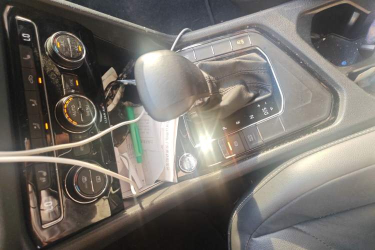 Used Volkswagen Tiguan L 2017 330TSI Automatic Two-Wheel Drive Luxury Edition Gear Lever