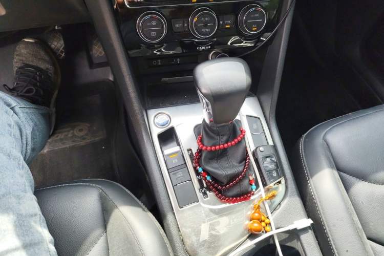 Used Volkswagen Tiguan L 2017 330TSI Automatic Two-Wheel Drive Luxury Edition Gear Lever