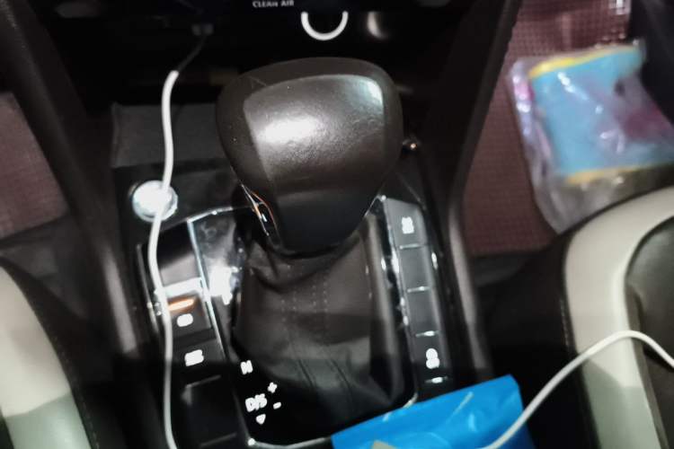 Used Volkswagen Tiguan L 2017 330TSI Automatic Two-Wheel Drive Comfort Edition Gear Lever