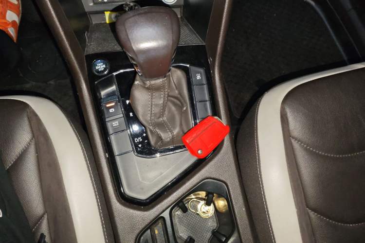 Used Volkswagen Tiguan L 2017 330TSI Automatic Two-Wheel Drive Luxury Edition Gear Lever