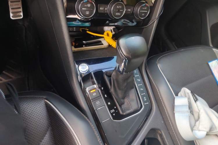 Used Volkswagen Tiguan L 2017 330TSI Automatic Two-Wheel Drive Flagship Edition Gear Lever