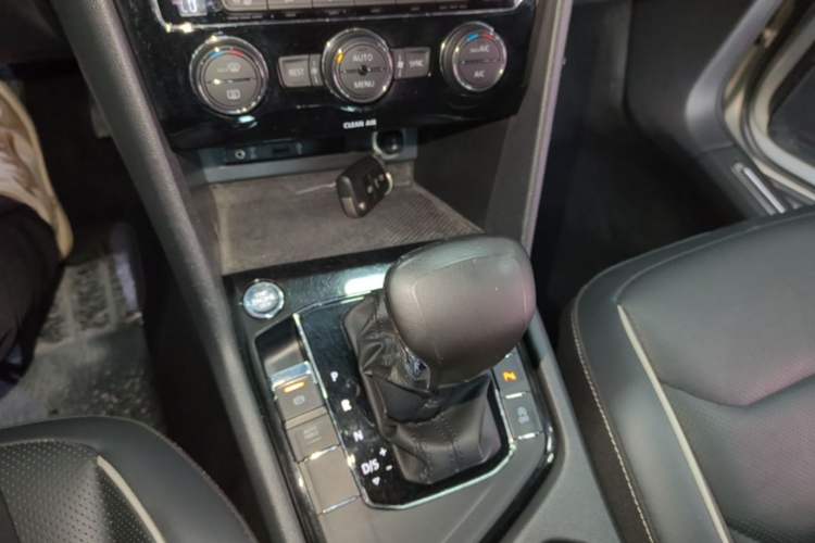 Used Volkswagen Tiguan L 2017 330TSI Automatic Two-Wheel Drive Flagship Edition Gear Lever