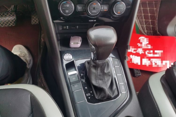 Used Volkswagen Tiguan L 2017 330TSI Automatic Two-Wheel Drive Luxury Edition Gear Lever