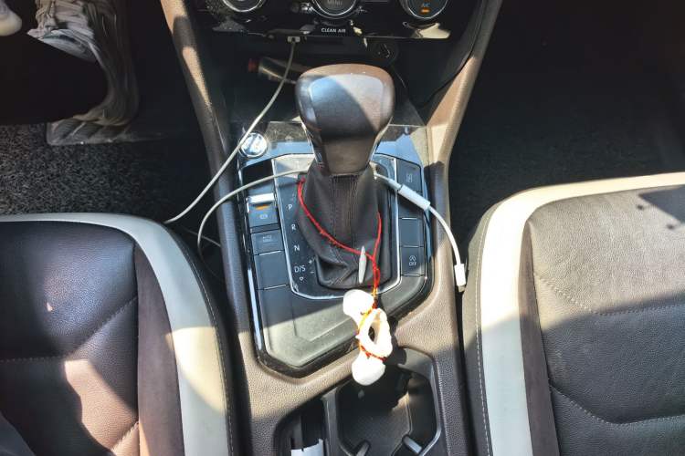 Used Volkswagen Tiguan L 2017 330TSI Automatic Two-Wheel Drive Luxury Edition Gear Lever