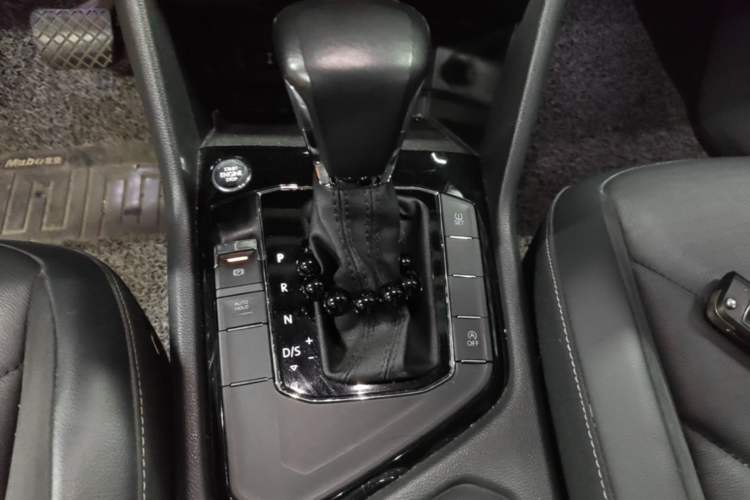 Used Volkswagen Tiguan L 2017 330TSI Automatic Two-Wheel Drive Comfort Edition Gear Lever