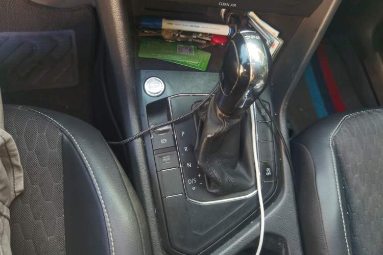 Used Volkswagen Tiguan L 2017 330TSI Automatic Two-Wheel Drive Luxury Edition Gear Lever