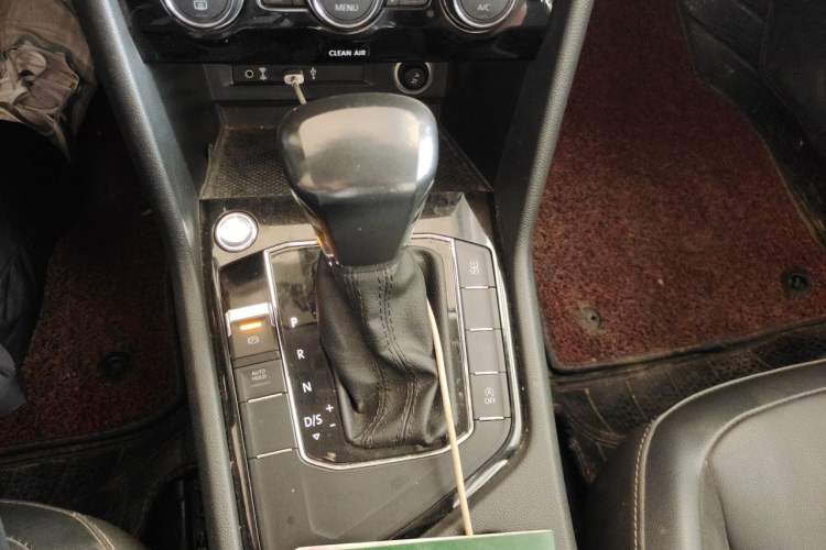 Used Volkswagen Tiguan L 2017 330TSI Automatic Two-Wheel Drive Luxury Edition Gear Lever