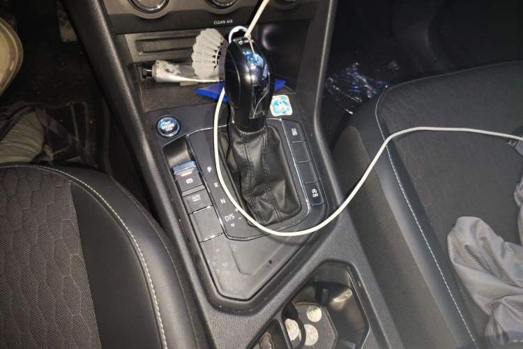 Used Volkswagen Tiguan L 2017 330TSI Automatic Two-Wheel Drive Luxury Edition Gear Lever