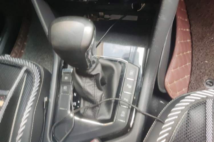 Used Volkswagen Tiguan L 2017 330TSI Automatic Two-Wheel Drive Flagship Edition Gear Lever