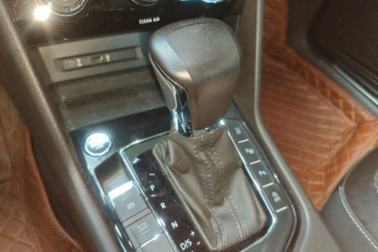 Used Volkswagen Tiguan L 2017 330TSI Automatic Two-Wheel Drive Flagship Edition Gear Lever