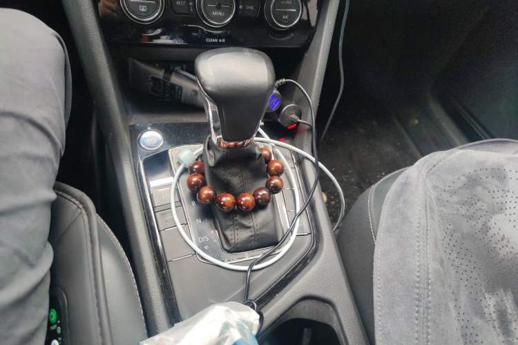 Used Volkswagen Tiguan L 2017 330TSI Automatic Two-Wheel Drive Luxury Edition Gear Lever