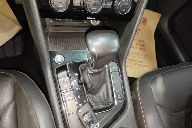 Used Volkswagen Tiguan L 2017 330TSI Automatic Two-Wheel Drive Luxury Edition Gear Lever