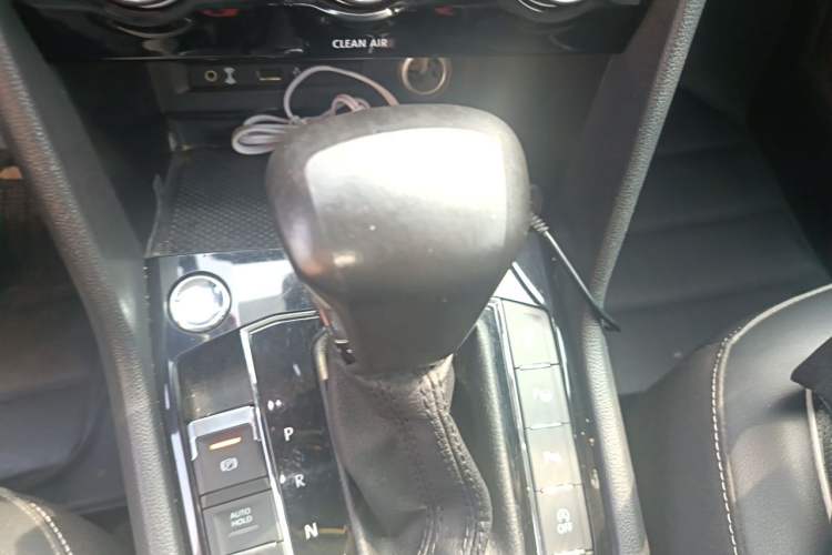 Used Volkswagen Tiguan L 2017 330TSI Automatic Two-Wheel Drive Flagship Edition Gear Lever