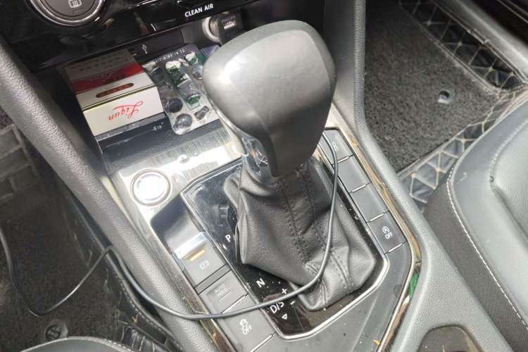 Used Volkswagen Tiguan L 2017 380TSI Automatic All-Wheel-Drive Luxury Edition Gear Lever