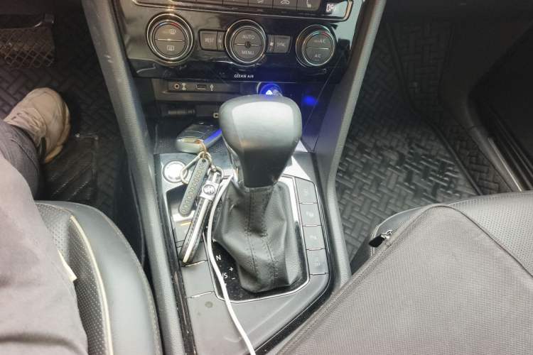 Used Volkswagen Tiguan L 2017 330TSI Automatic Two-Wheel Drive Flagship Edition Gear Lever