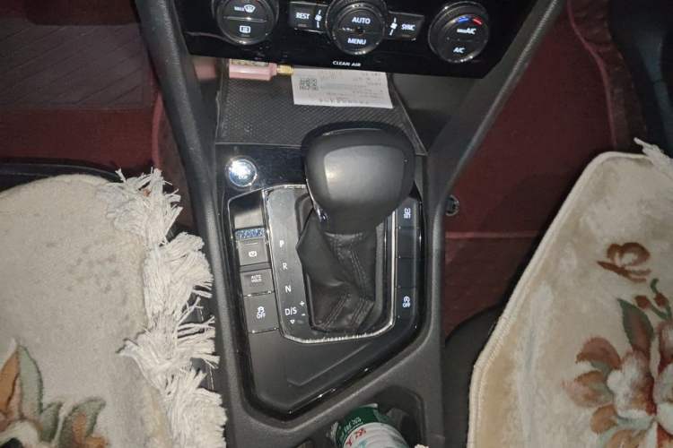 Used Volkswagen Tiguan L 2017 380TSI Automatic All-Wheel-Drive Luxury Edition Gear Lever