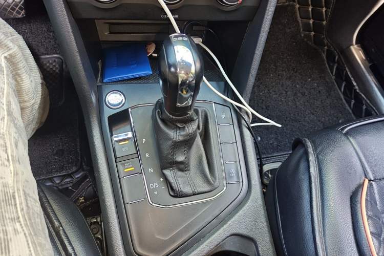 Used Volkswagen Tiguan L 2017 330TSI Automatic Two-Wheel Drive Luxury Edition Gear Lever