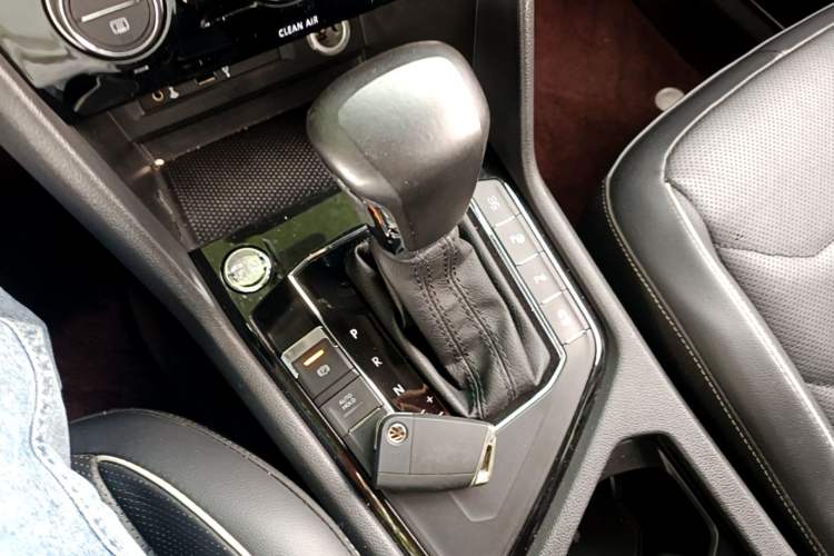 Used Volkswagen Tiguan L 2017 330TSI Automatic Two-Wheel Drive Flagship Edition Gear Lever
