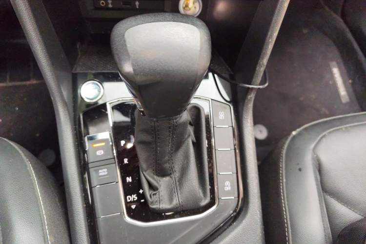Used Volkswagen Tiguan L 2017 330TSI Automatic Two-Wheel Drive Comfort Edition Gear Lever
