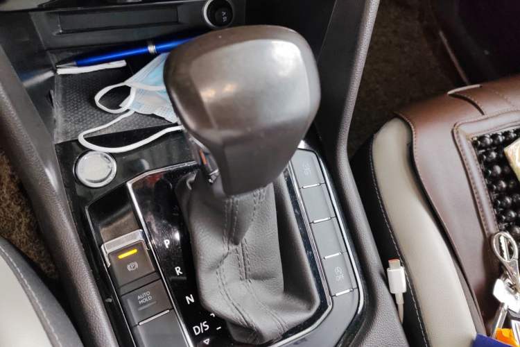 Used Volkswagen Tiguan L 2017 330TSI Automatic Two-Wheel Drive Luxury Edition Gear Lever