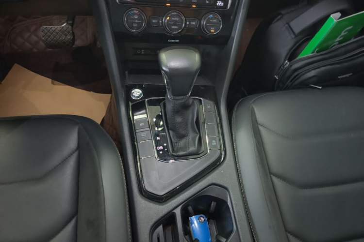 Used Volkswagen Tiguan L 2017 330TSI Automatic Two-Wheel Drive Luxury Edition Gear Lever