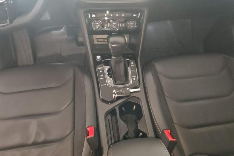 Used Volkswagen Tiguan L 2017 330TSI Automatic Two-Wheel Drive Comfort Edition Gear Lever