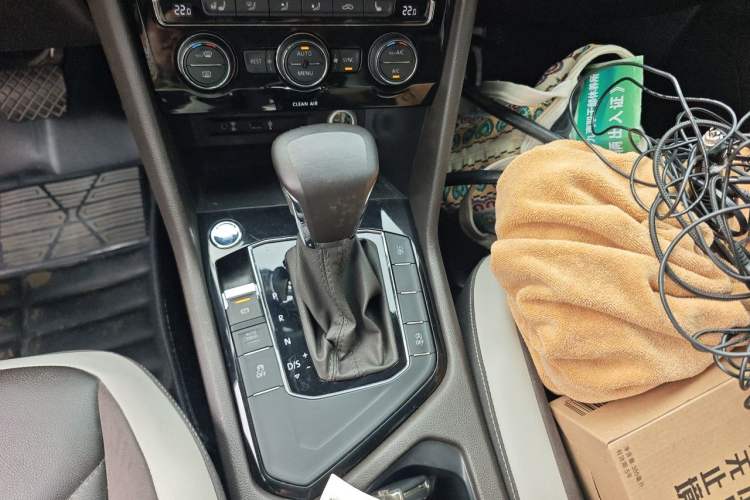 Used Volkswagen Tiguan L 2017 380TSI Automatic All-Wheel-Drive Luxury Edition Gear Lever
