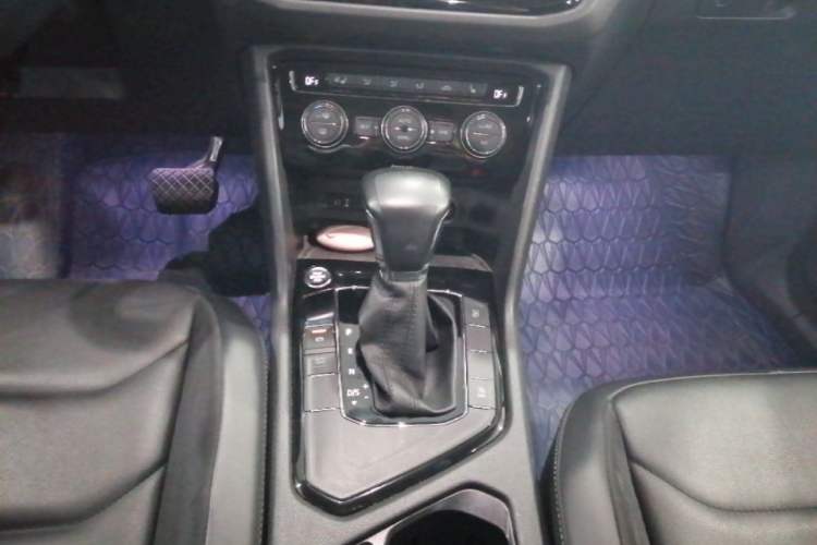 Used Volkswagen Tiguan L 2017 330TSI Automatic Two-Wheel Drive Luxury Edition Gear Lever