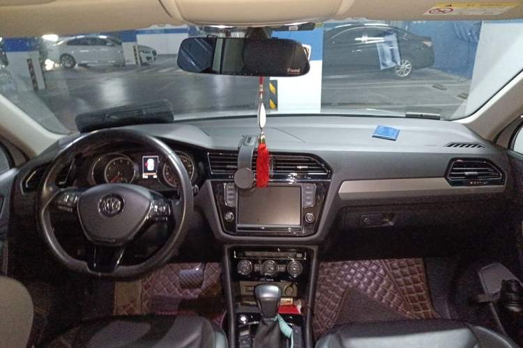Used Volkswagen Tiguan L 2017 330TSI Automatic Two-Wheel Drive Luxury Edition Headliner