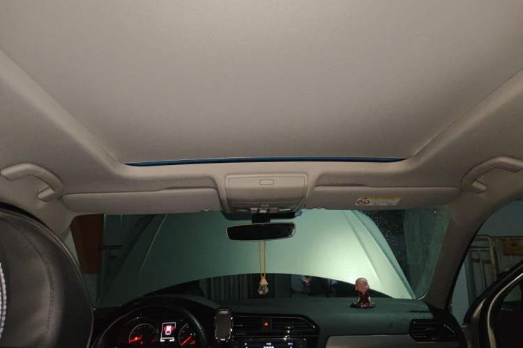 Used Volkswagen Tiguan L 2017 330TSI Automatic Two-Wheel Drive Luxury Edition Headliner