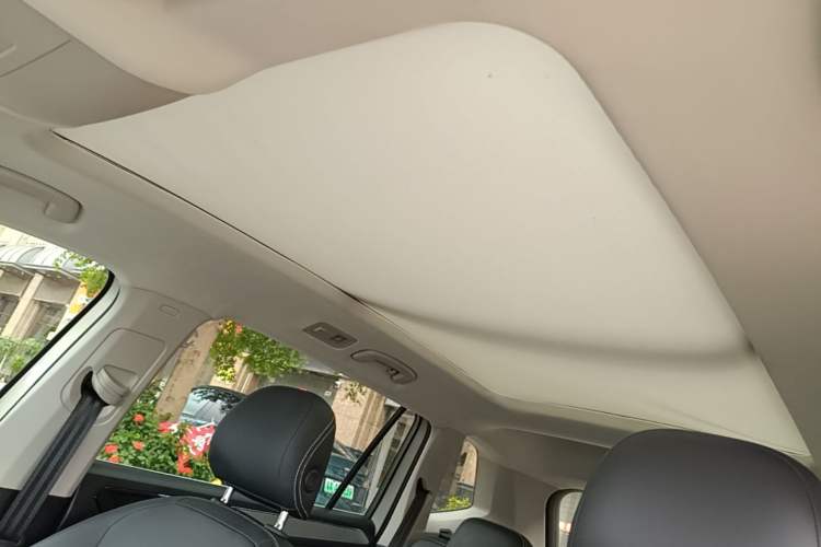 Used Volkswagen Tiguan L 2017 330TSI Automatic Two-Wheel Drive Luxury Edition Headliner