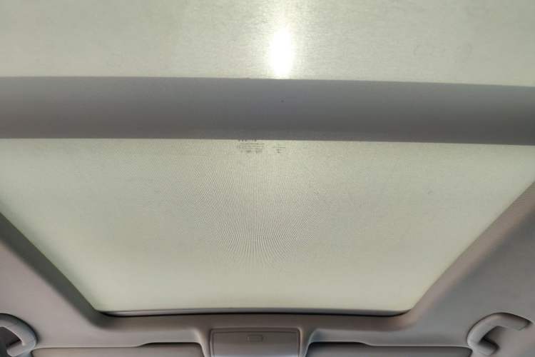Used Volkswagen Tiguan L 2017 330TSI Automatic Two-Wheel Drive Luxury Edition Headliner