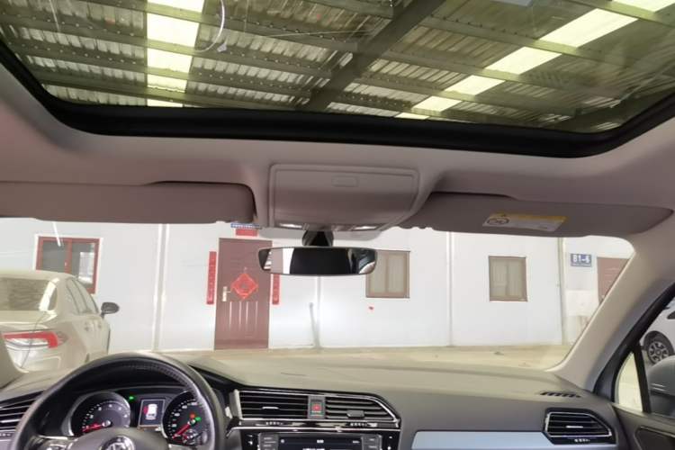 Used Volkswagen Tiguan L 2017 380TSI Automatic All-Wheel-Drive Luxury Edition Headliner
