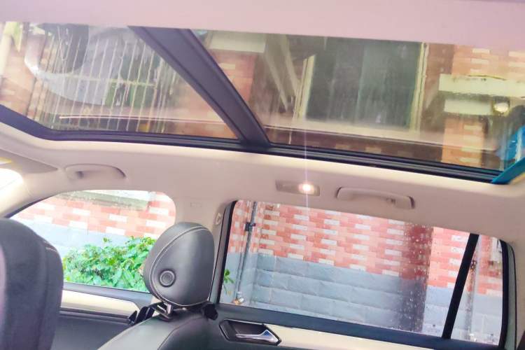 Used Volkswagen Tiguan L 2017 330TSI Automatic Two-Wheel Drive Luxury Edition Headliner