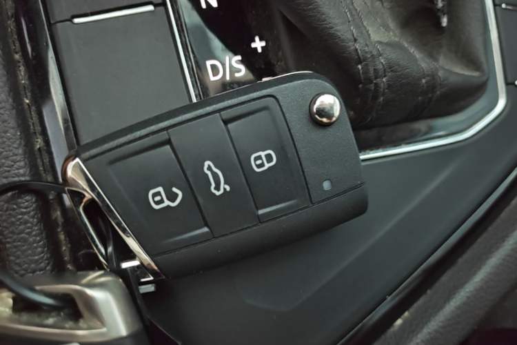 Used Volkswagen Tiguan L 2017 330TSI Automatic Two-Wheel Drive Luxury Edition Interior 1