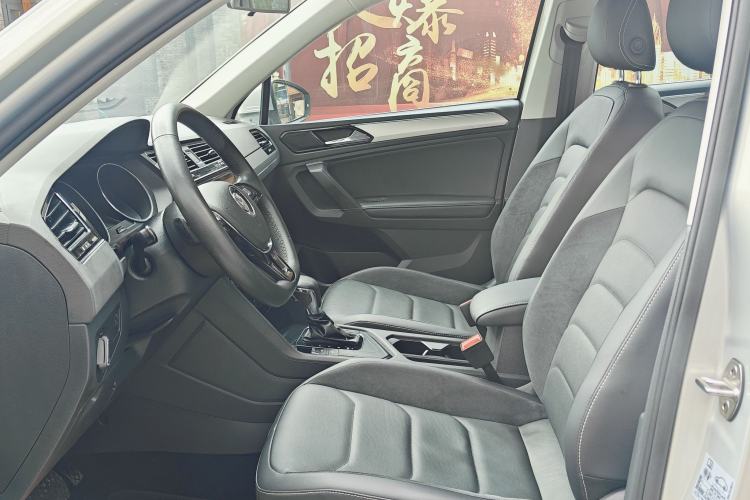 Used Volkswagen Tiguan L 2017 330TSI Automatic Two-Wheel Drive Comfort Edition Interior 1
