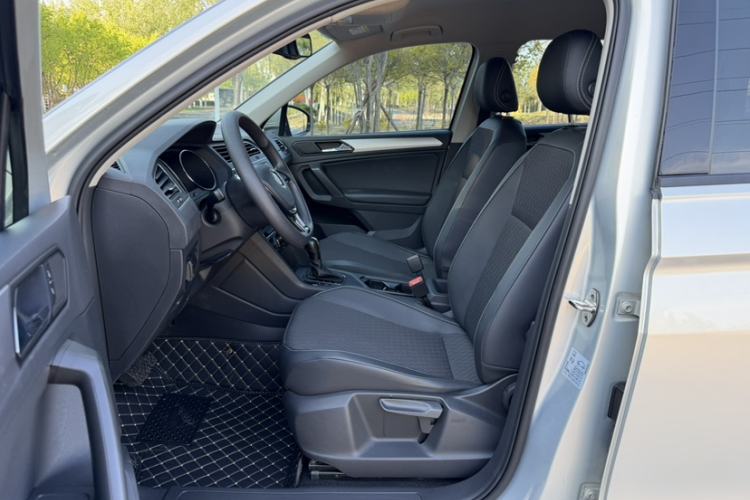 Used Volkswagen Tiguan L 2017 330TSI Automatic Two-Wheel Drive Luxury Edition Interior 1