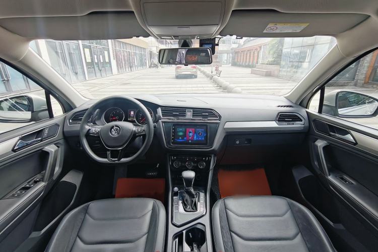 Used Volkswagen Tiguan L 2017 330TSI Automatic Two-Wheel Drive Comfort Edition Interior 10