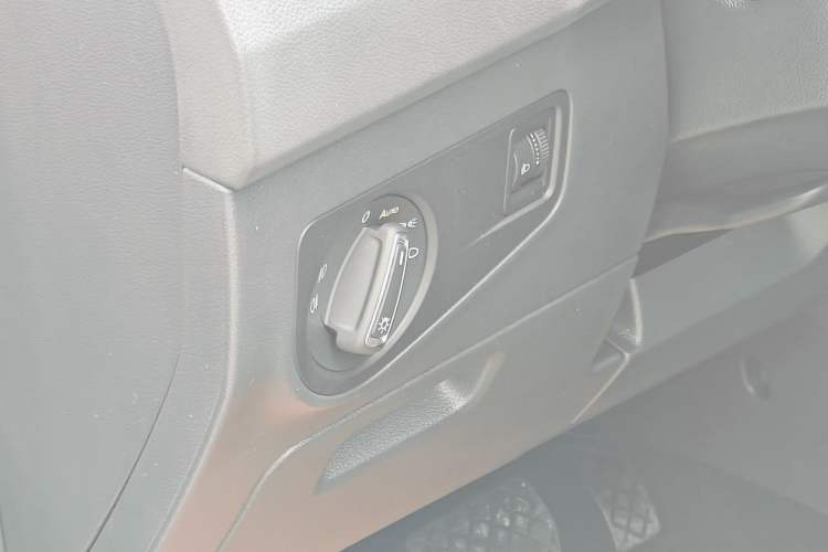 Used Volkswagen Tiguan L 2017 330TSI Automatic Two-Wheel Drive Comfort Edition Interior 3