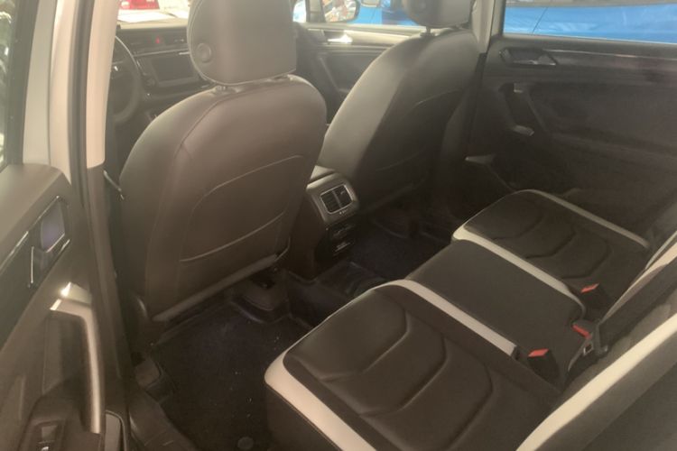 Used Volkswagen Tiguan L 2017 330TSI Automatic Two-Wheel Drive Comfort Edition Interior 3