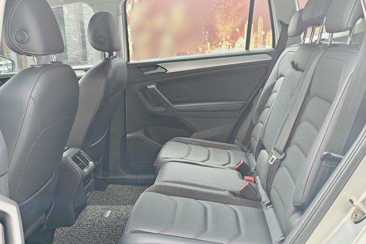 Used Volkswagen Tiguan L 2017 330TSI Automatic Two-Wheel Drive Comfort Edition Interior 7