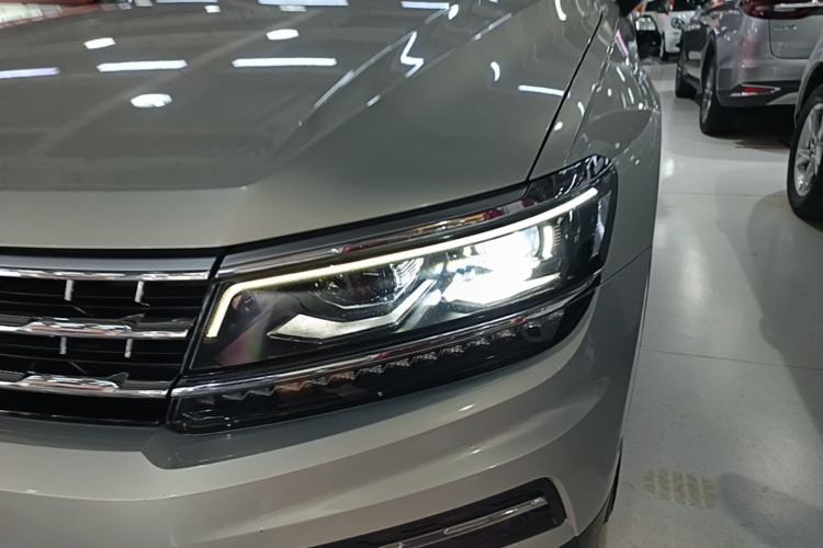 Used Volkswagen Tiguan L 2017 330TSI Automatic Two-Wheel Drive Flagship Edition Left Front Headlight