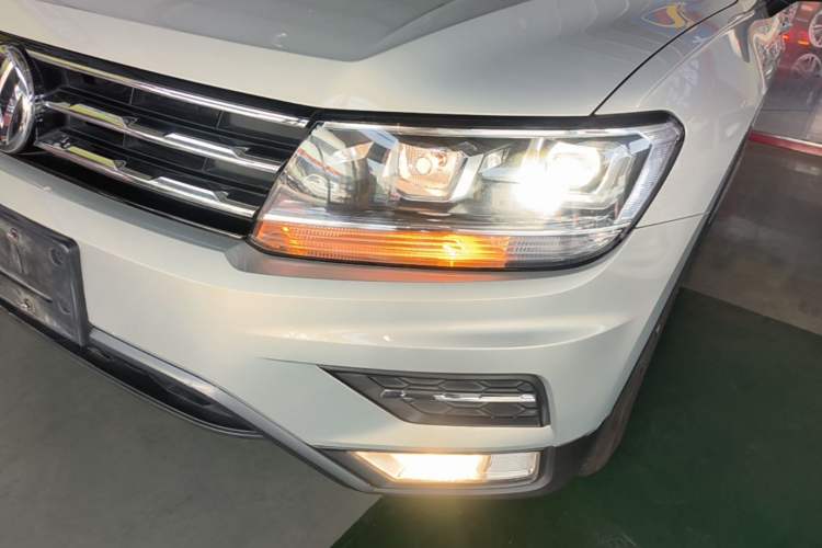Used Volkswagen Tiguan L 2017 330TSI Automatic Two-Wheel Drive Comfort Edition Left Front Headlight