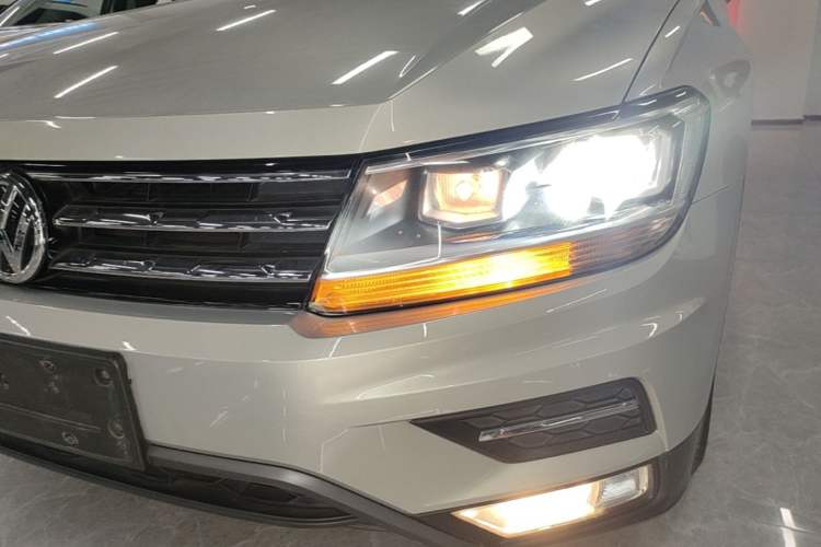 Used Volkswagen Tiguan L 2017 330TSI Automatic Two-Wheel Drive Luxury Edition Left Front Headlight