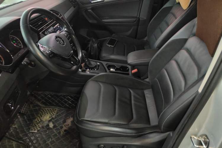 Used Volkswagen Tiguan L 2017 330TSI Automatic Two-Wheel Drive Luxury Edition Left Front Seat