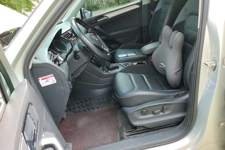 Used Volkswagen Tiguan L 2017 330TSI Automatic Two-Wheel Drive Luxury Edition Left Front Seat