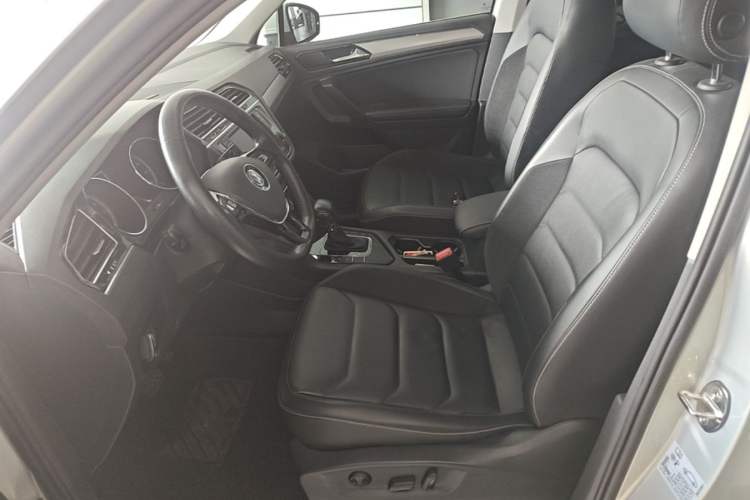 Used Volkswagen Tiguan L 2017 330TSI Automatic Two-Wheel Drive Luxury Edition Left Front Seat