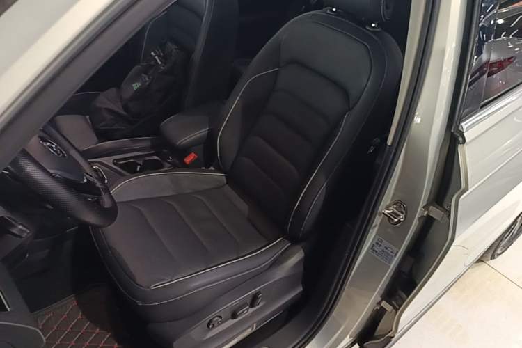 Used Volkswagen Tiguan L 2017 330TSI Automatic Two-Wheel Drive Flagship Edition Left Front Seat