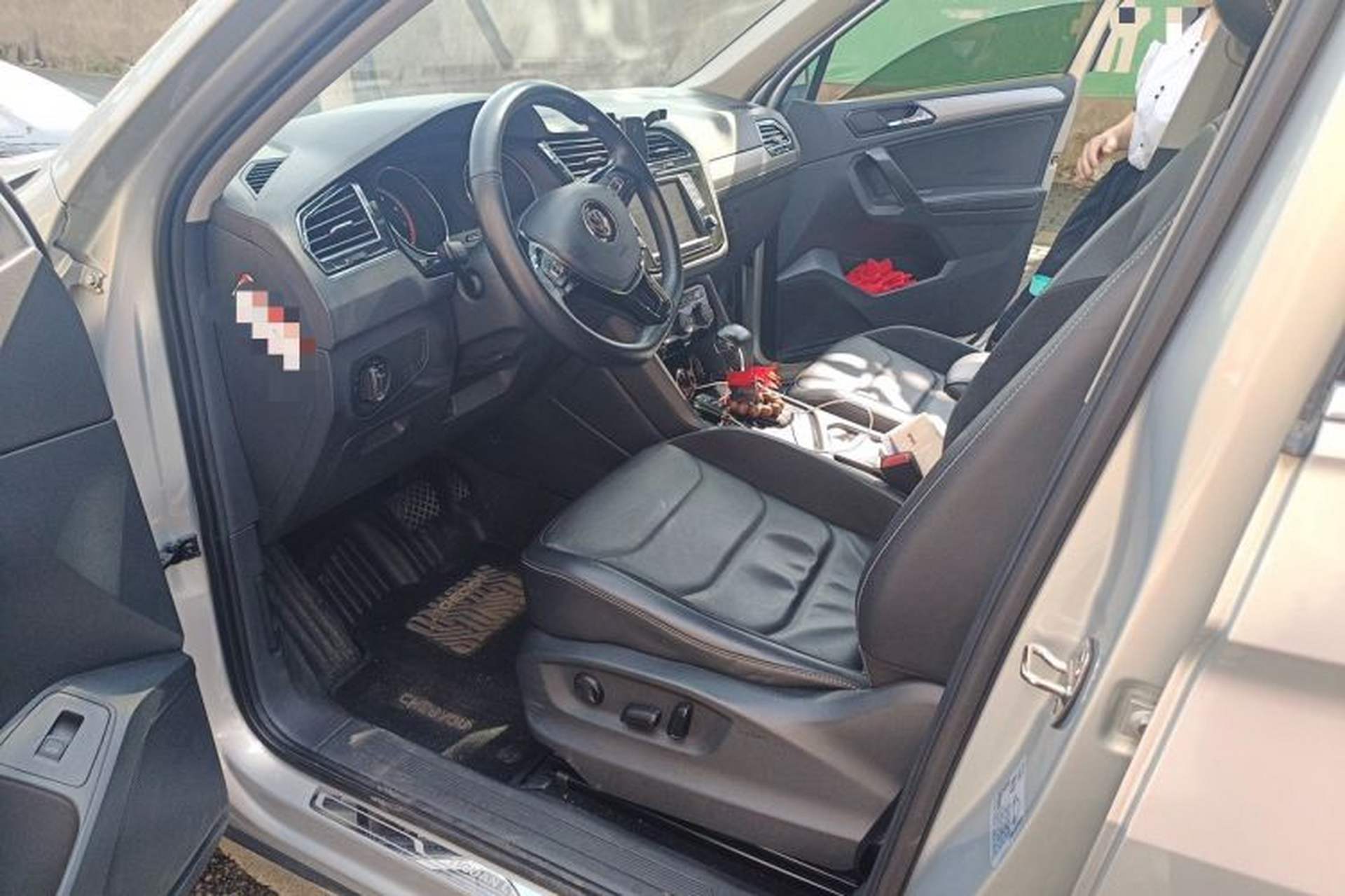 Used Volkswagen Tiguan L 2017 380TSI Automatic All-Wheel-Drive Luxury Edition Left Front Seat