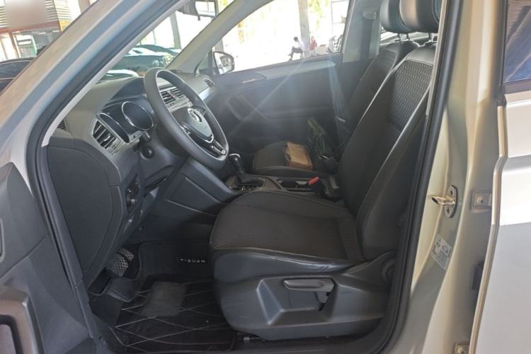 Used Volkswagen Tiguan L 2017 330TSI Automatic Two-Wheel Drive Luxury Edition Left Front Seat